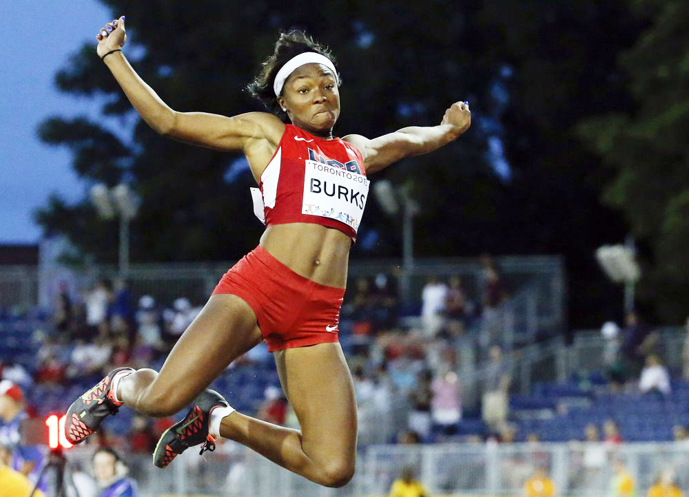 Quanesha Burks logra la mejor marca de su carrera en el salto de longitud