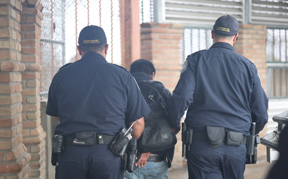 Capturan a fugitivo buscado por cargos sexuales en el Puente Internacional de Hidalgo