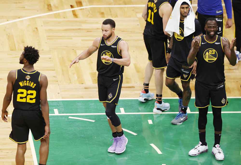 Curry asegura que a los Warriors les queda todavía “mucha gasolina”
