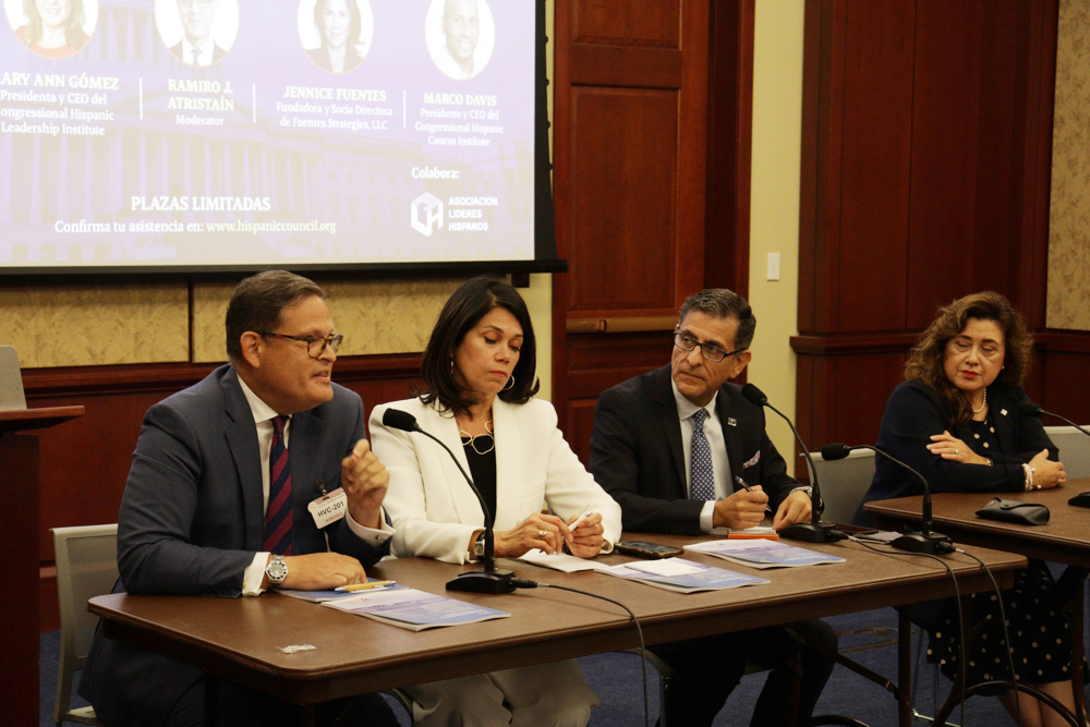 Organizaciones piden aumentar uso del español para atraer voto latino de EEUU