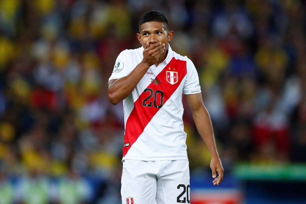 El internacional peruano Edison Flores firma con el bicampeón Atlas