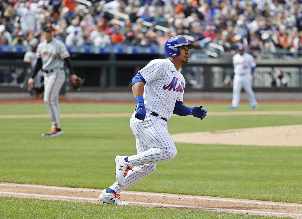 Eduardo Escobar desata la furia de su bate en las Grandes Ligas