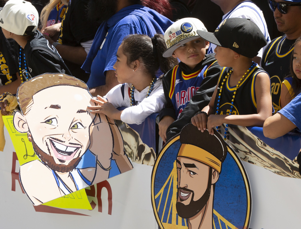 Multitudinaria fiesta en San Francisco por el título de NBA de los Warriors
