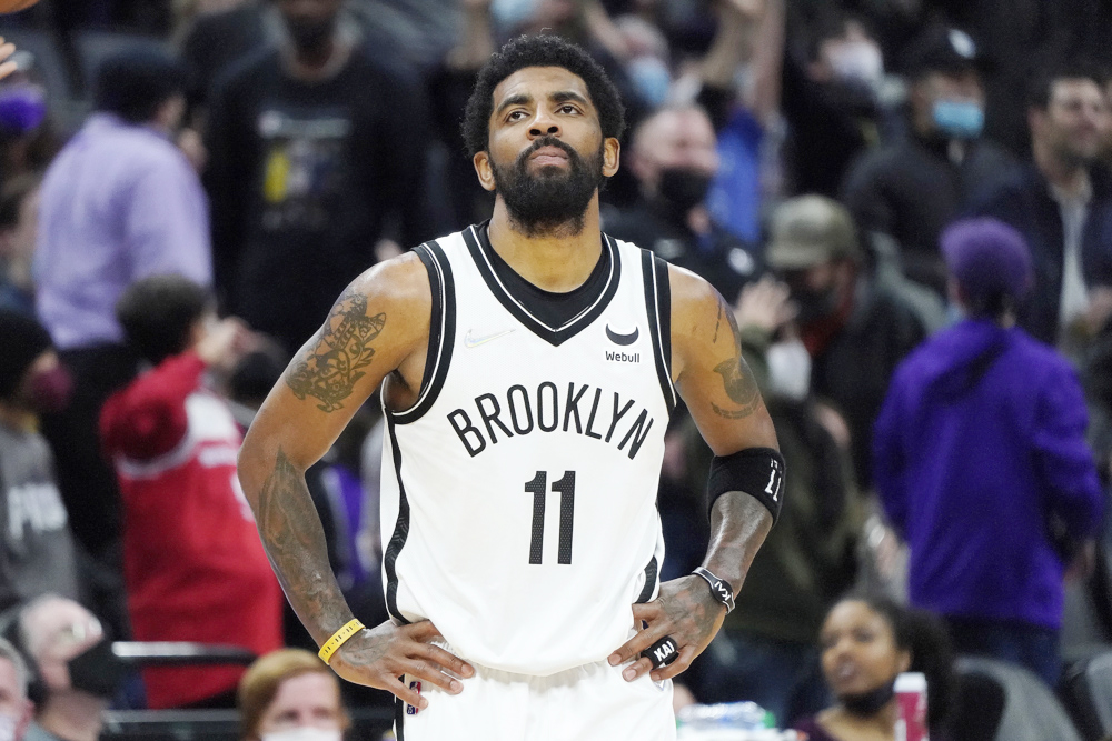 Kyrie Irving ejerce una opción de 37 millones de dólares y se queda en los Nets