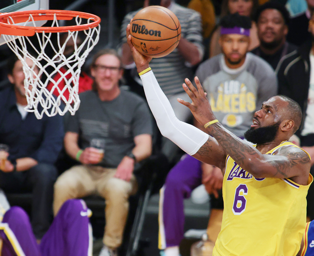 LeBron James, el primer jugador de la NBA en activo que amasa mil millones