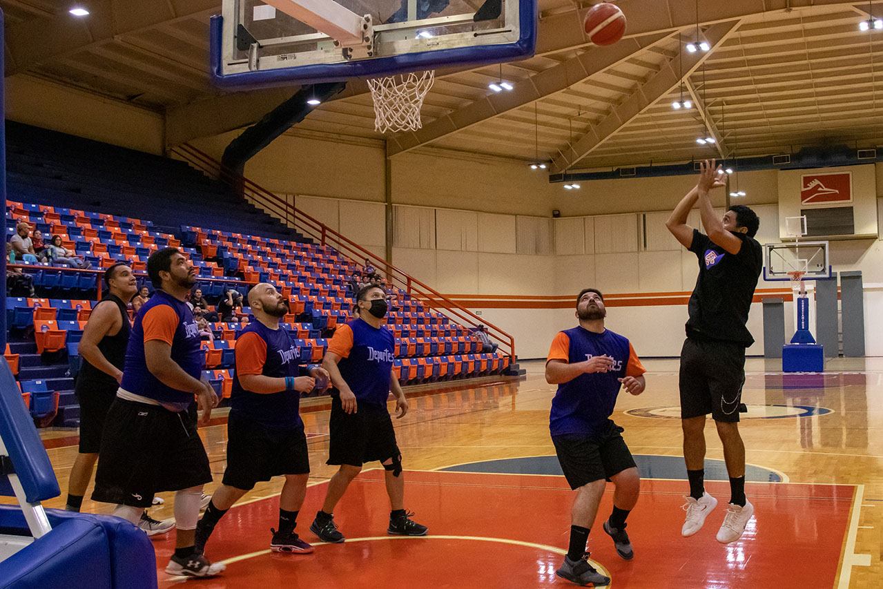 Realiza UAT con éxito torneos de basquetbol para empleados y docentes   