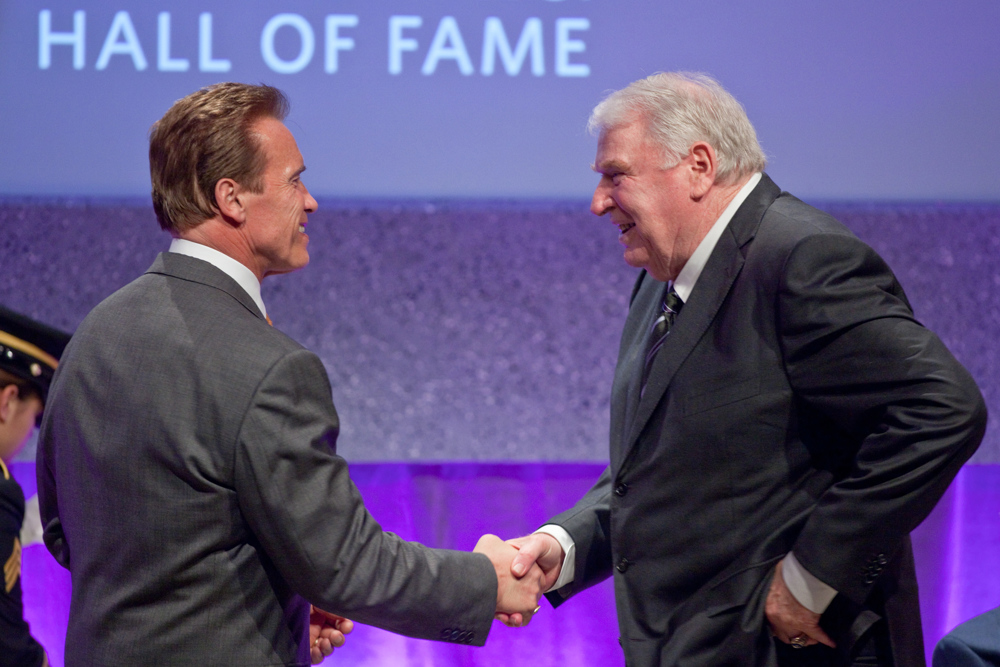 John Madden, leyenda de la NFL, vuelve a la portada del videojuego Madden