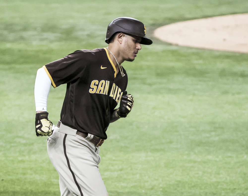 Bates latinos se dejan sentir en una noche de ofensiva en las Grandes Ligas