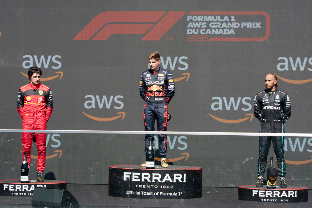 Verstappen refuerza su liderato tras soportar la presión de un brillante Sainz