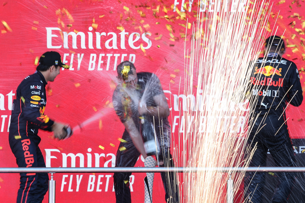 Verstappen, más líder; ‘Checo’, segundo; y Ferrari se ahoga en el Mar Caspio