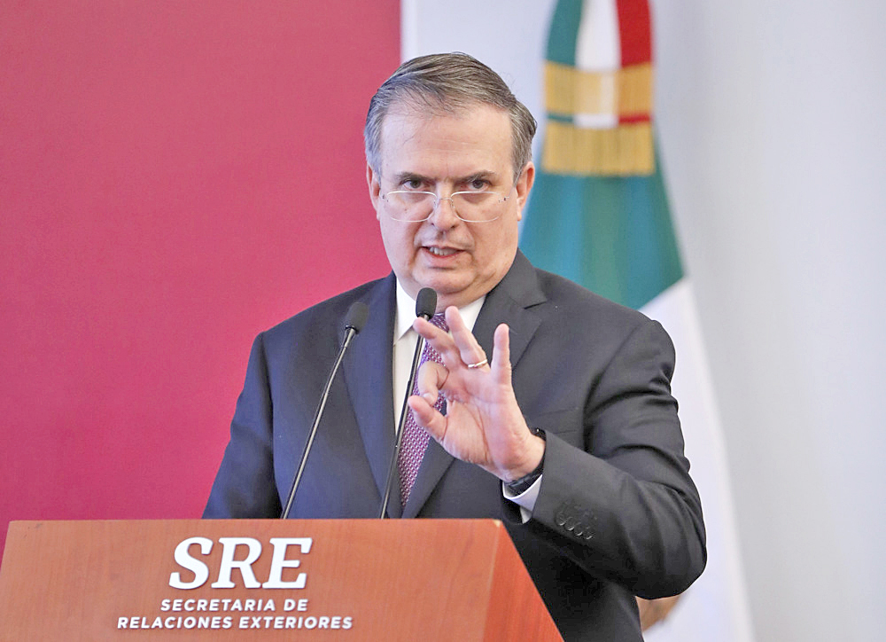 MÈxico lanza en Los ¡ngeles una nueva y m·s segura matrÌcula consular