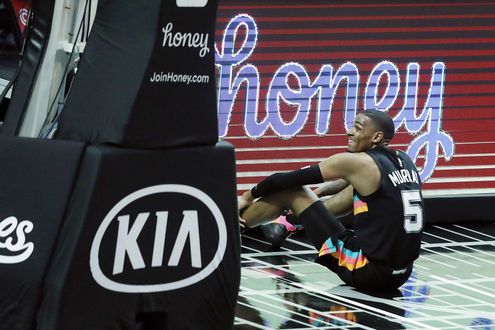 Los Hawks contratan a Dejounte Murray y envían a Gallinari a San Antonio