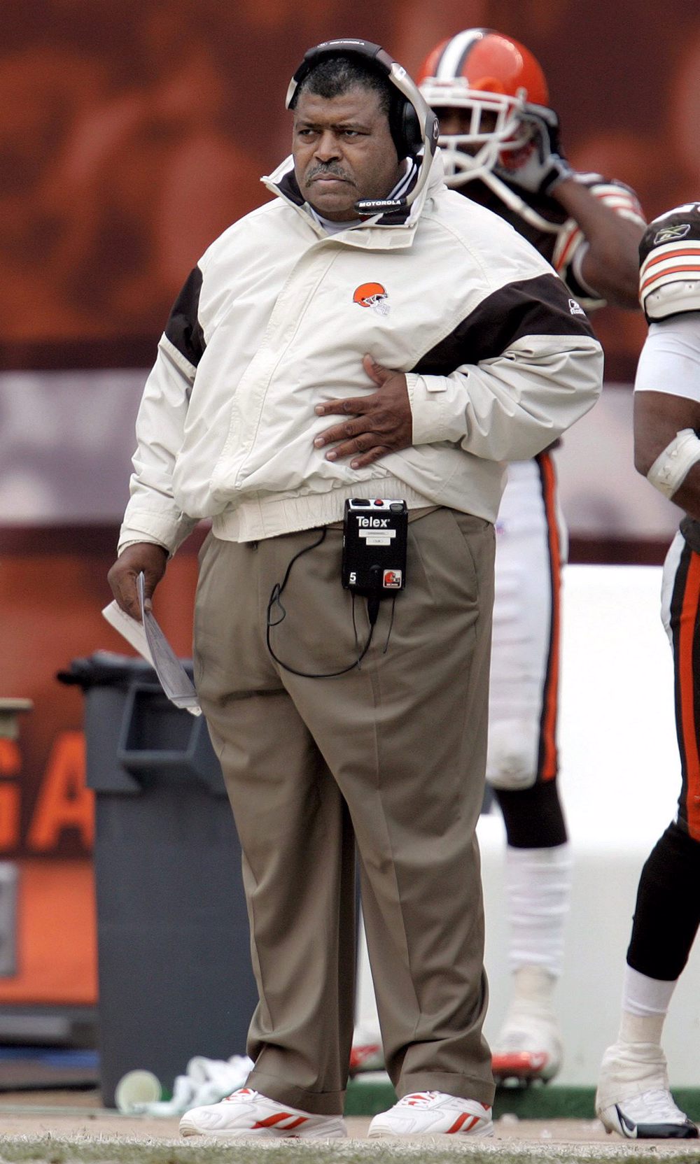 Romeo Crennel dice adiós tras 50 años como ‘coach’ y 5 títulos de Super Bowl