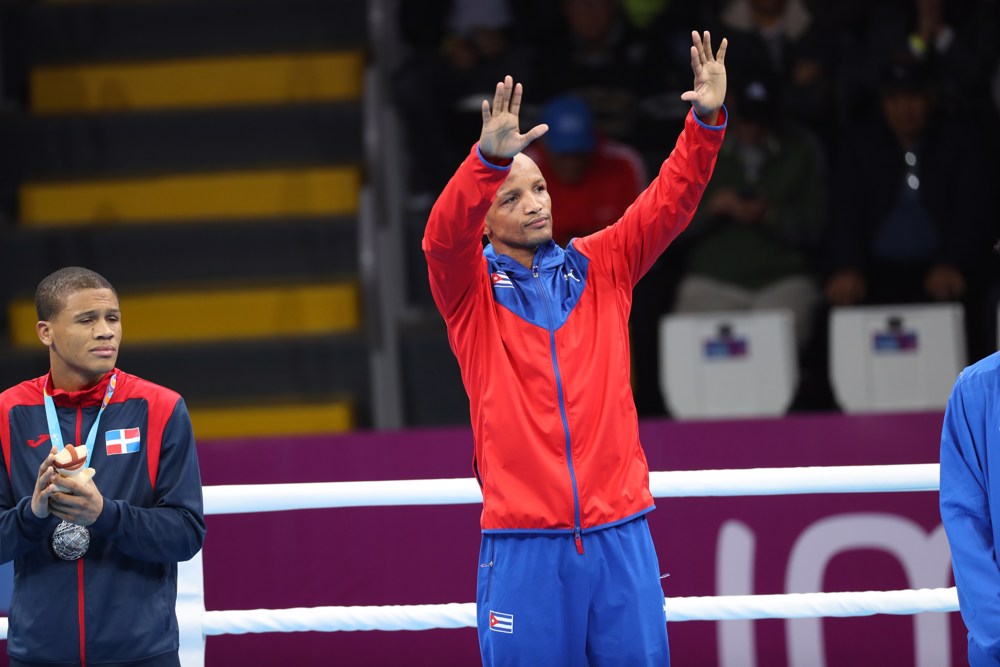 El púgil cubano Roniel Iglesias se prepara para otro duelo profesional en México