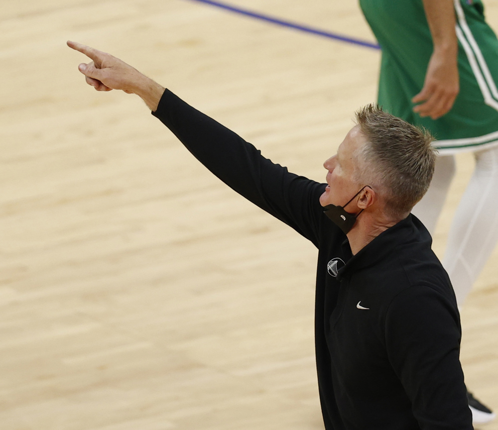 Kerr apoya a Klay Thompson y elogia el juego físico de Draymond Green