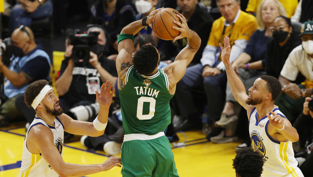 Tatum: “Si sigo tirando tan mal y seguimos ganando, lo acepto”