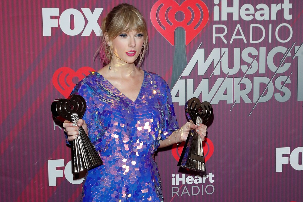 Taylor Swift anuncia que estrenará su canción “Caroline” esta medianoche