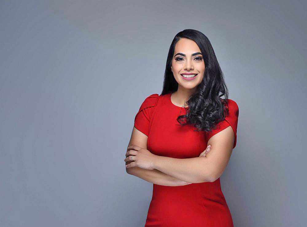 Mayra Flores, nacida en MÈxico, arrebata a demÛcratas escaÒo en el Congreso
