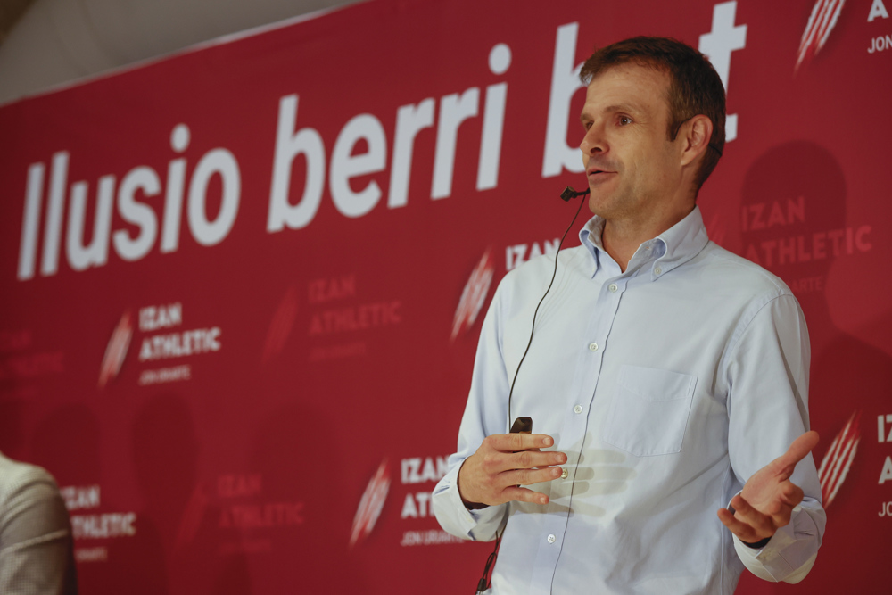 El candidato Uriarte lleva al mexicano Carlos Aviña como director de fútbol