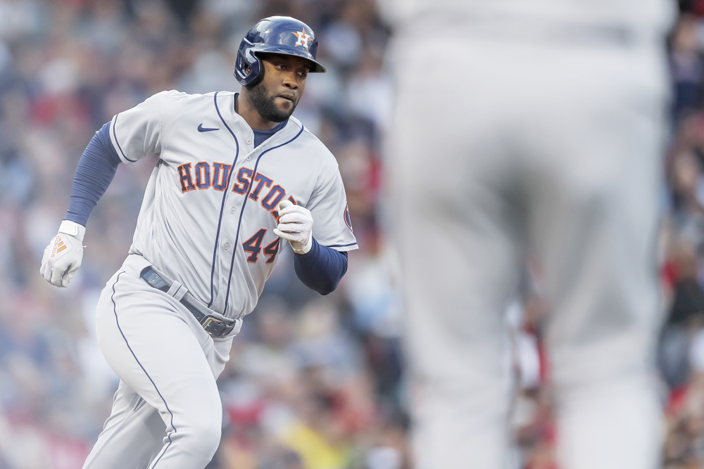 El cubano Álvarez y el estadounidense Rogers, los mejores de la semana en la MLB