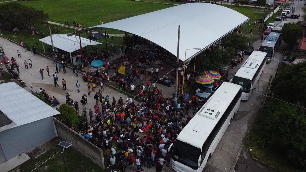 Caravana migrante logra acuerdo de regularización con autoridades mexicanas