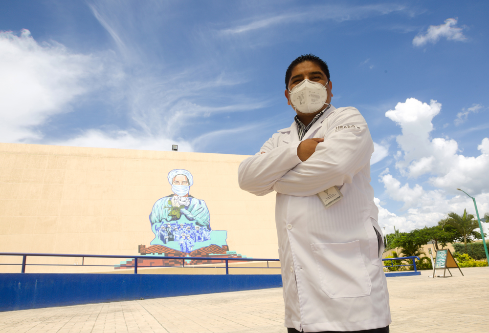 Iberdrola México anuncia becas para urólogos y enfermeros