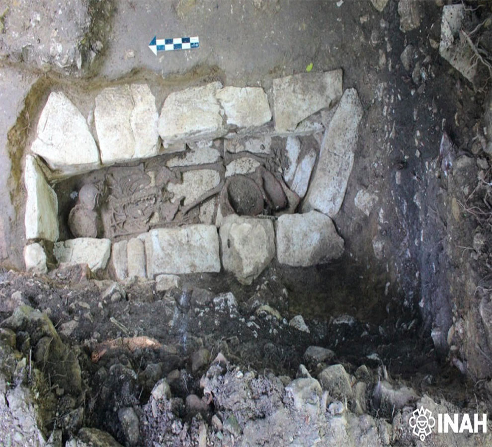 Resguardan especialistas entierro femenino prehispánico encontrado en Palenque, Chiapas