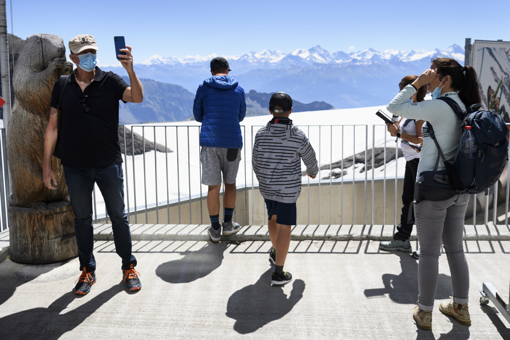 Del blanco al verde en los Alpes suizos por el calentamiento global