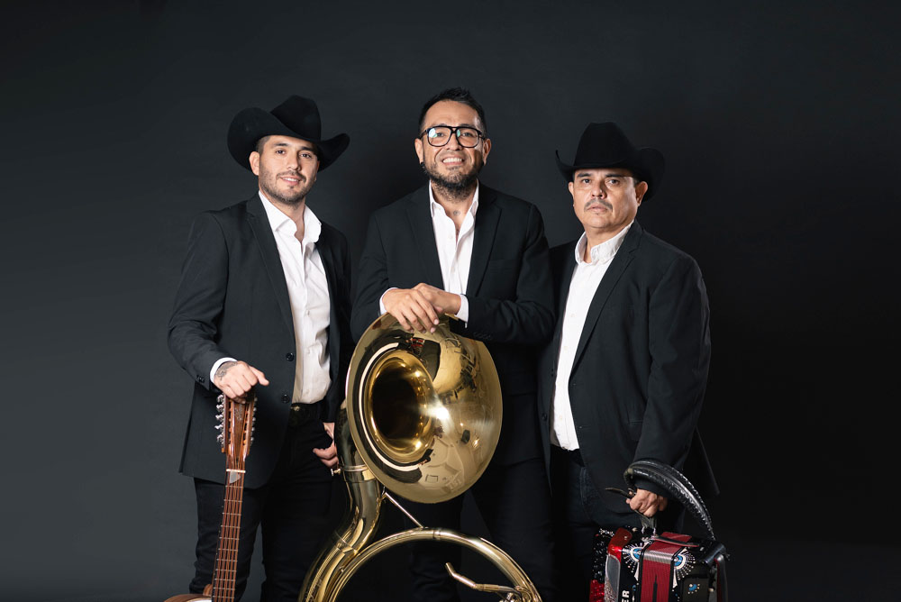 Los 3 Norteños de México se independizan de Julión Álvarez con “Rompiéndola”