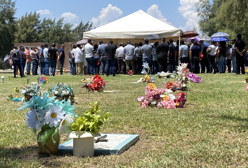 Fallece hija de periodista mexicano asesinado tras ataque a ambos