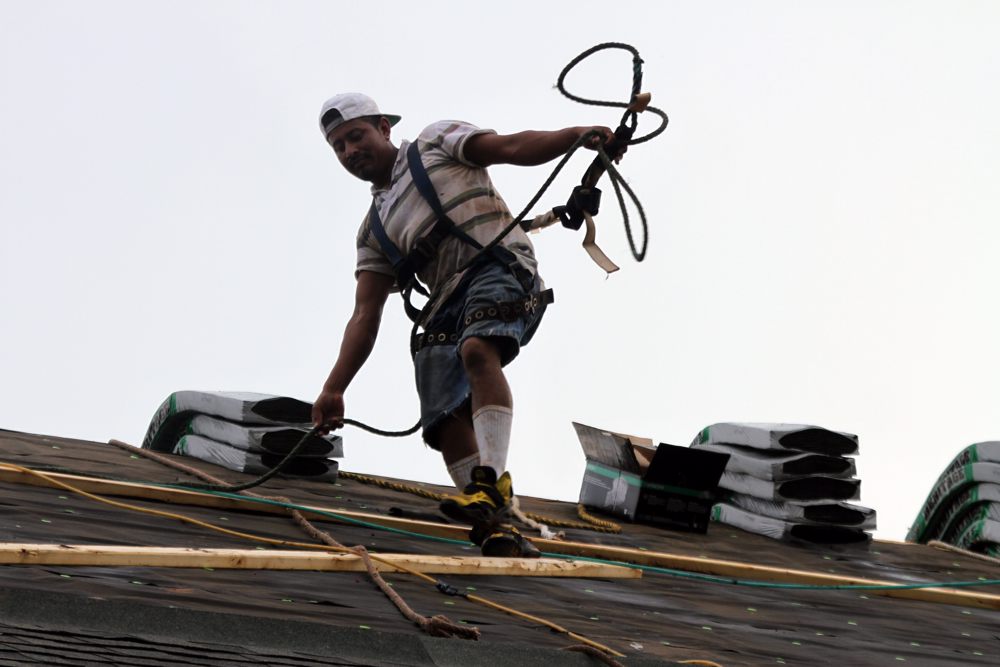 Jóvenes latinos viajan más lejos y a más lugares en busca de trabajo