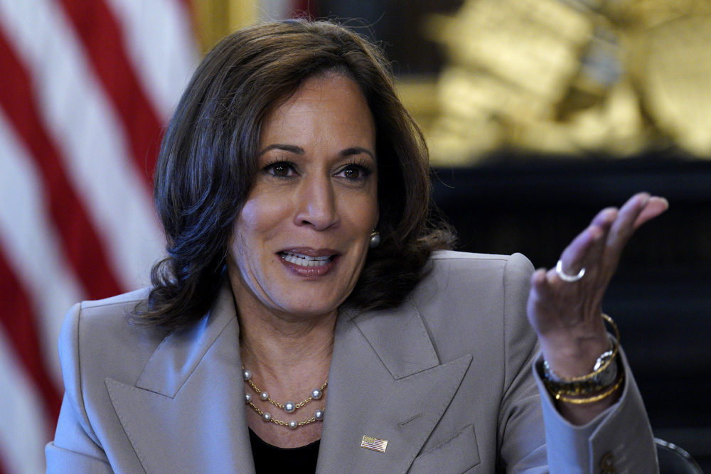 López Obrador desayuna con Kamala Harris, a quien llama su “amiga”