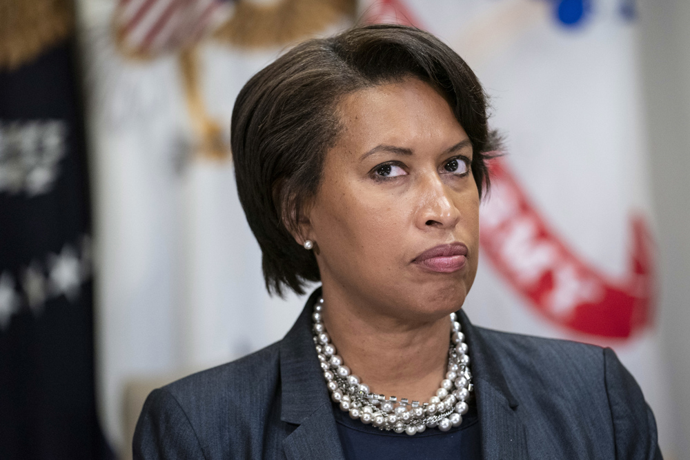 Washington pide ayuda a cuerpo militar frente a migrantes enviados por Texas