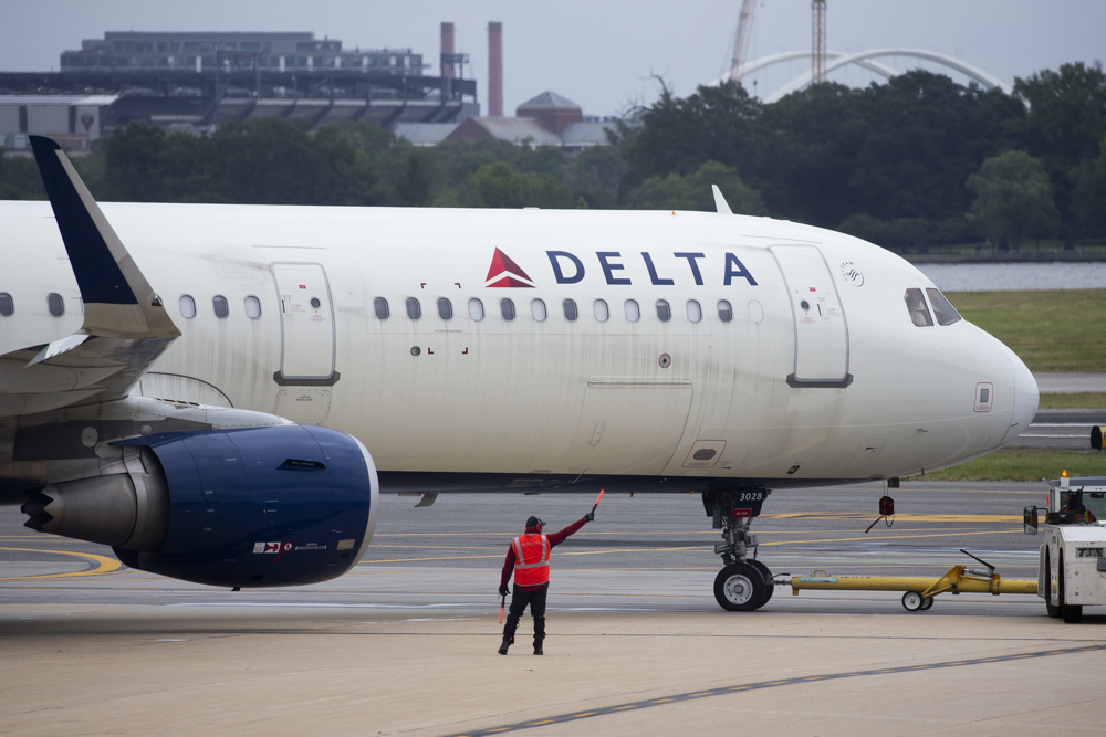 Aerolínea ofrece 10.000 dólares a viajeros por cambiar un vuelo sobrevendido