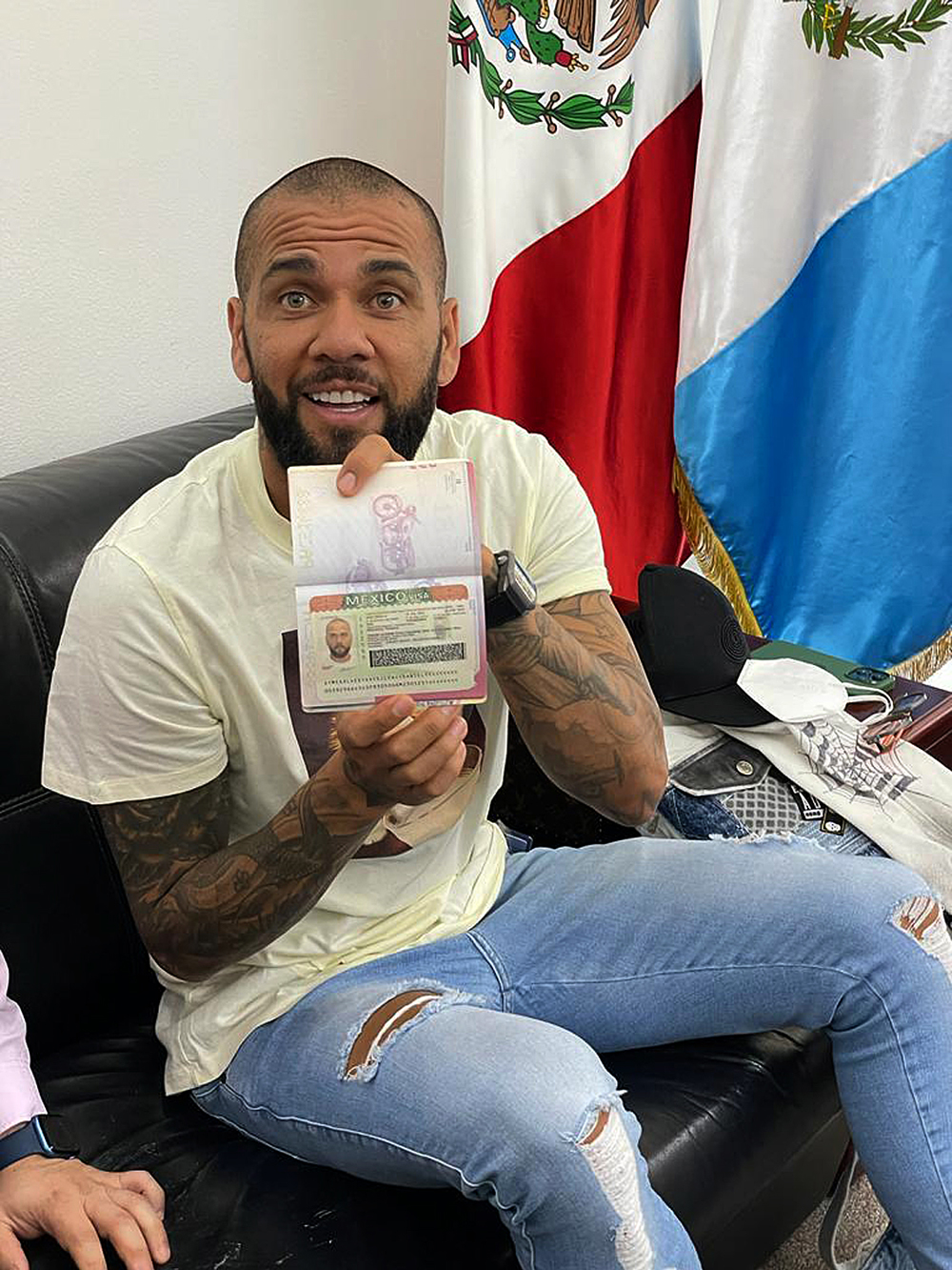 Dani Alves recibe visa de trabajo y está listo para debutar con los Pumas