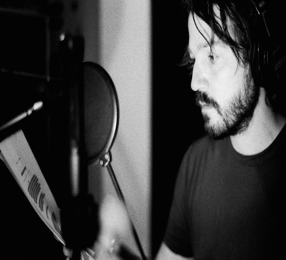 Señalan a Diego Luna por deber crédito millonario al gobierno mexicano 