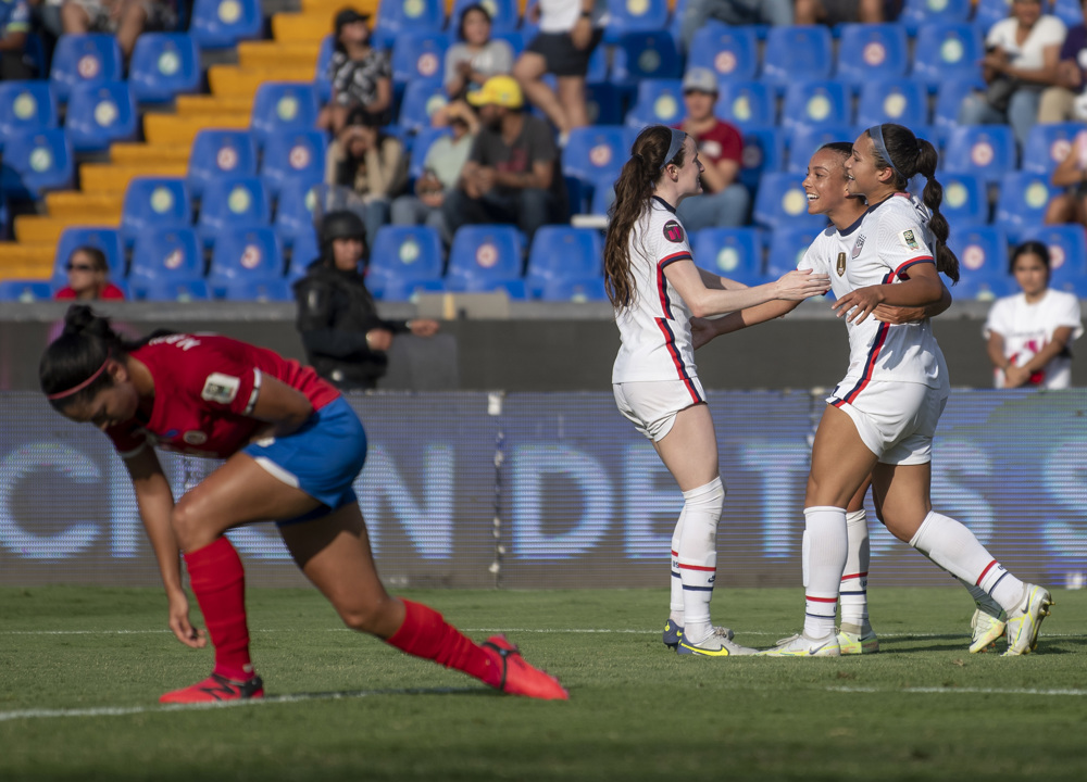Estados Unidos golea a Costa Rica y sigue en la pelea por ir directo a París