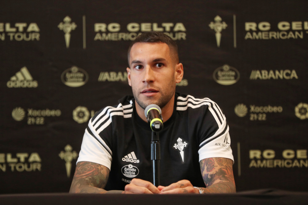 El defensa Hugo Mallo asegura que Celta tendrá los pies en la tierra