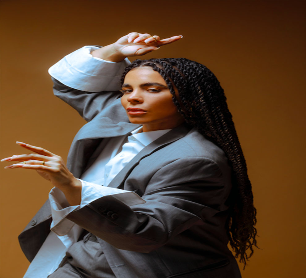 LA CANTANTE DE R&B LATINO IMMASOUL REGRESA CON HERMOSA BALADA “CERQUITA DEL MAR”