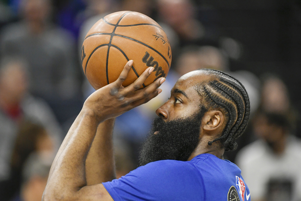 James Harden renueva dos años con los 76ers y renuncia a 14.5 millones de dólares