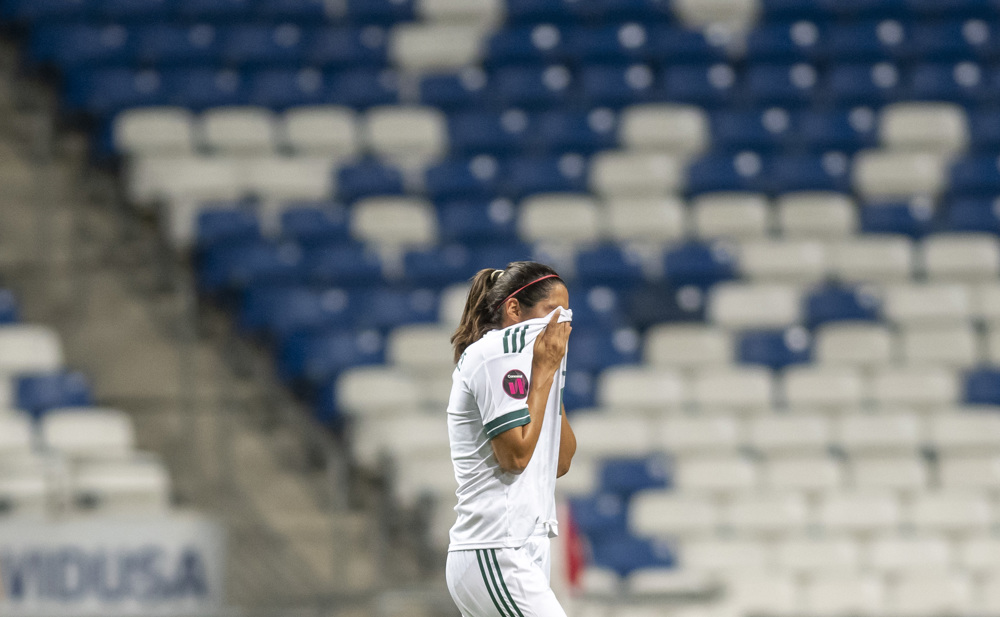 Kenti Robles asume responsabilidad como capitana en el fracaso de México