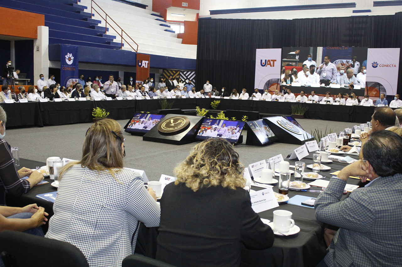Rector preside el encuentro Conecta UAT con sectores del sur de Tamaulipas