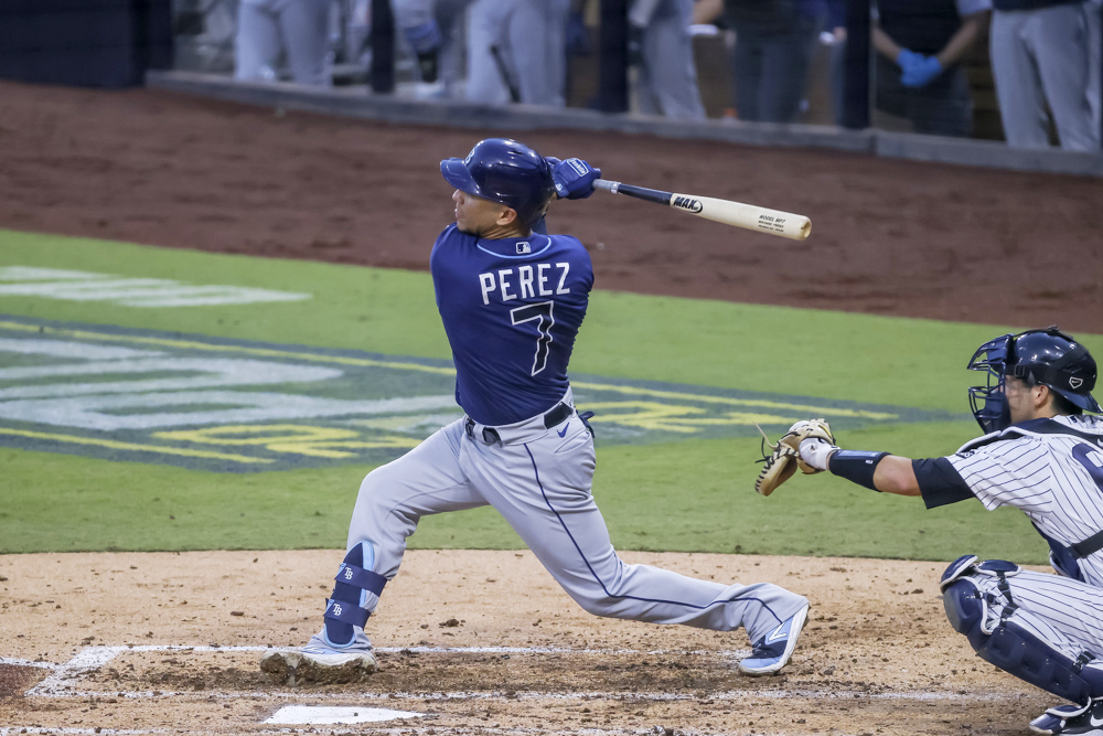 8-7. Michael Pérez conecta tres jonrones en la victoria de los Piratas sobre los Cerveceros