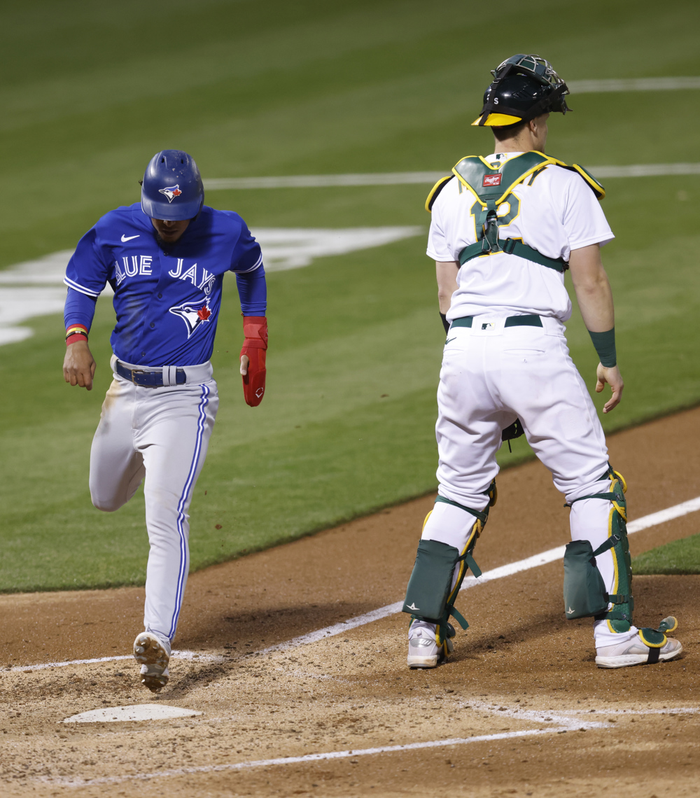 Santiago Espinal, un bate que responde en medio de grandes nombres