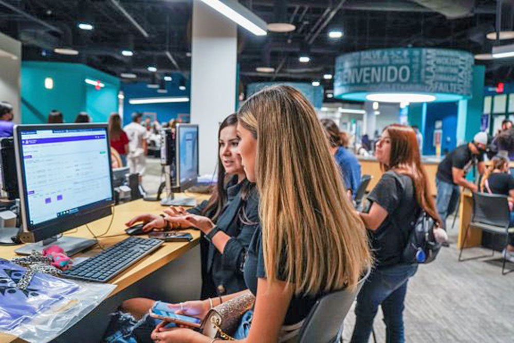 Subvención Texas Reskilling, recurso vital para estudiantes que buscan volver al colegio   