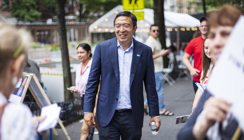 Antiguos demócratas y republicanos crean partido para los moderados en EEUU