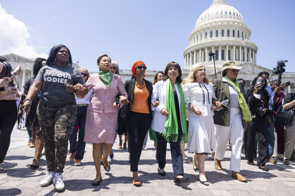 Varias congresistas demócratas arrestadas durante protesta a favor del aborto