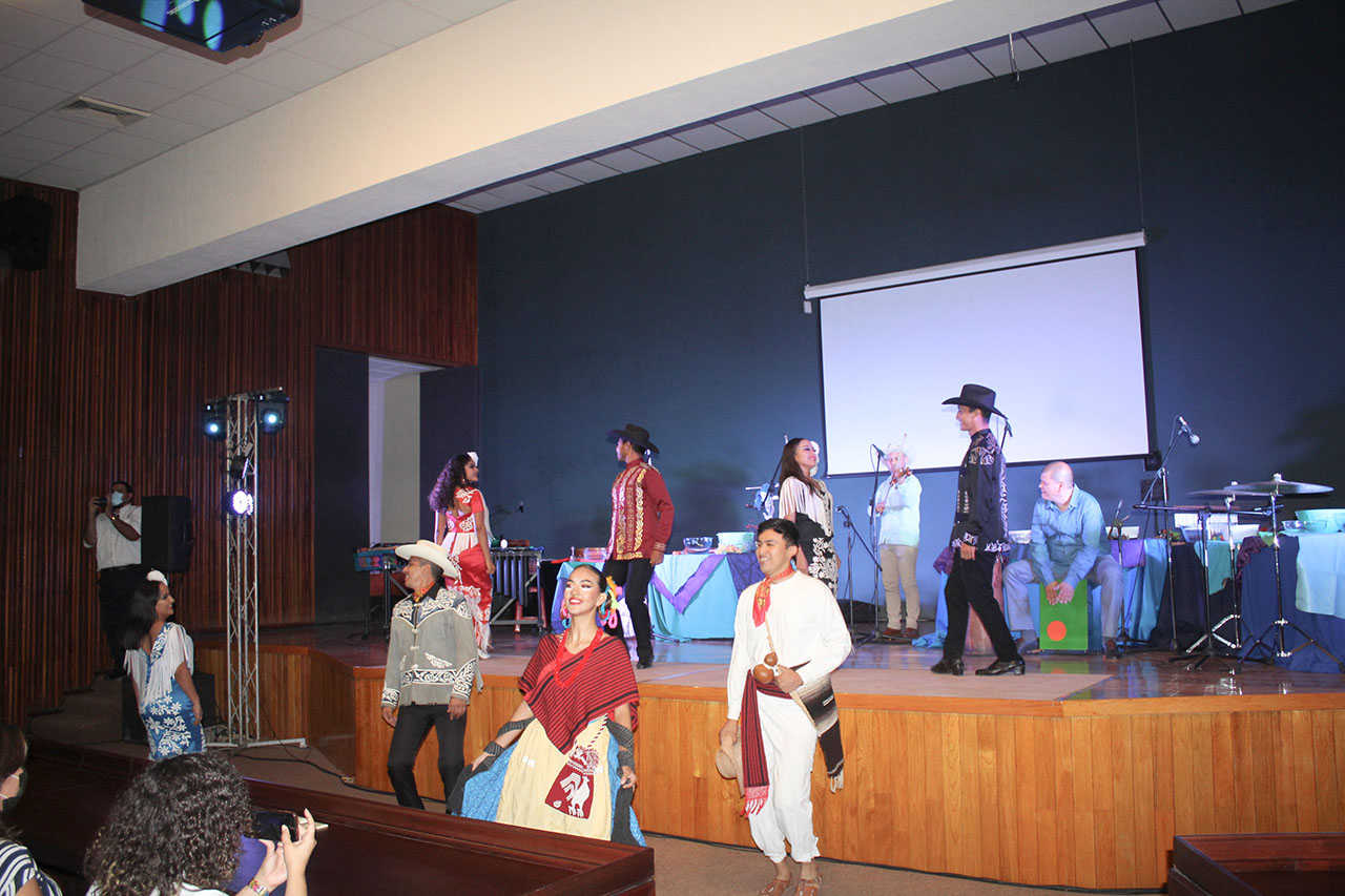 Promueve UAT divulgación de la ciencia a través del arte