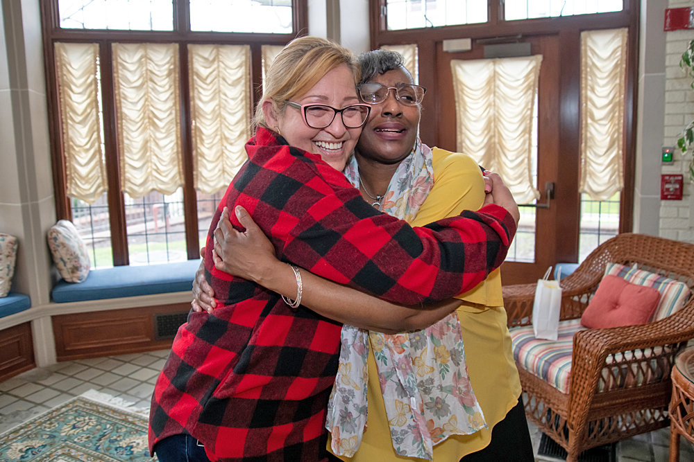 Un hígado dividido salva a dos mujeres en EEUU y las une como hermanas