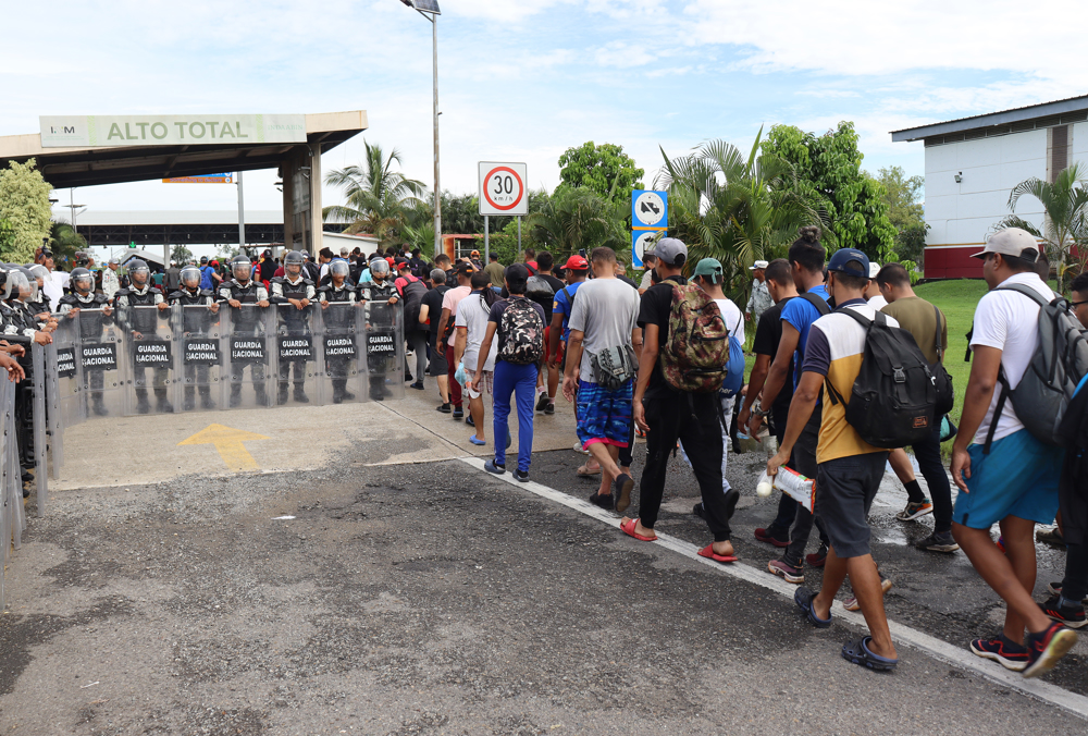 Falla diálogo entre Instituto de Migración y caravana en el sur de México